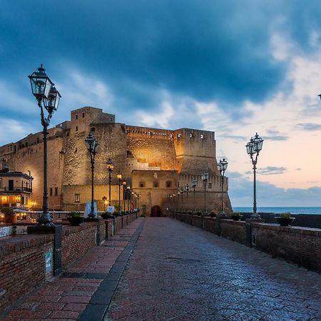 Appartamento A House Napoli Esterno foto