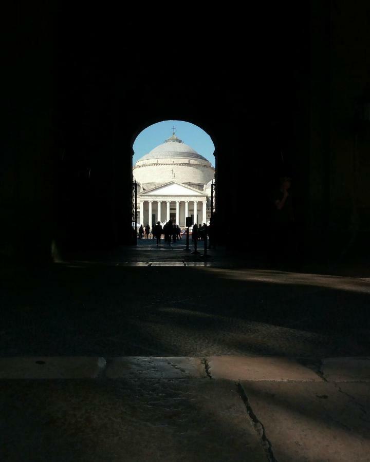 Appartamento A House Napoli Esterno foto