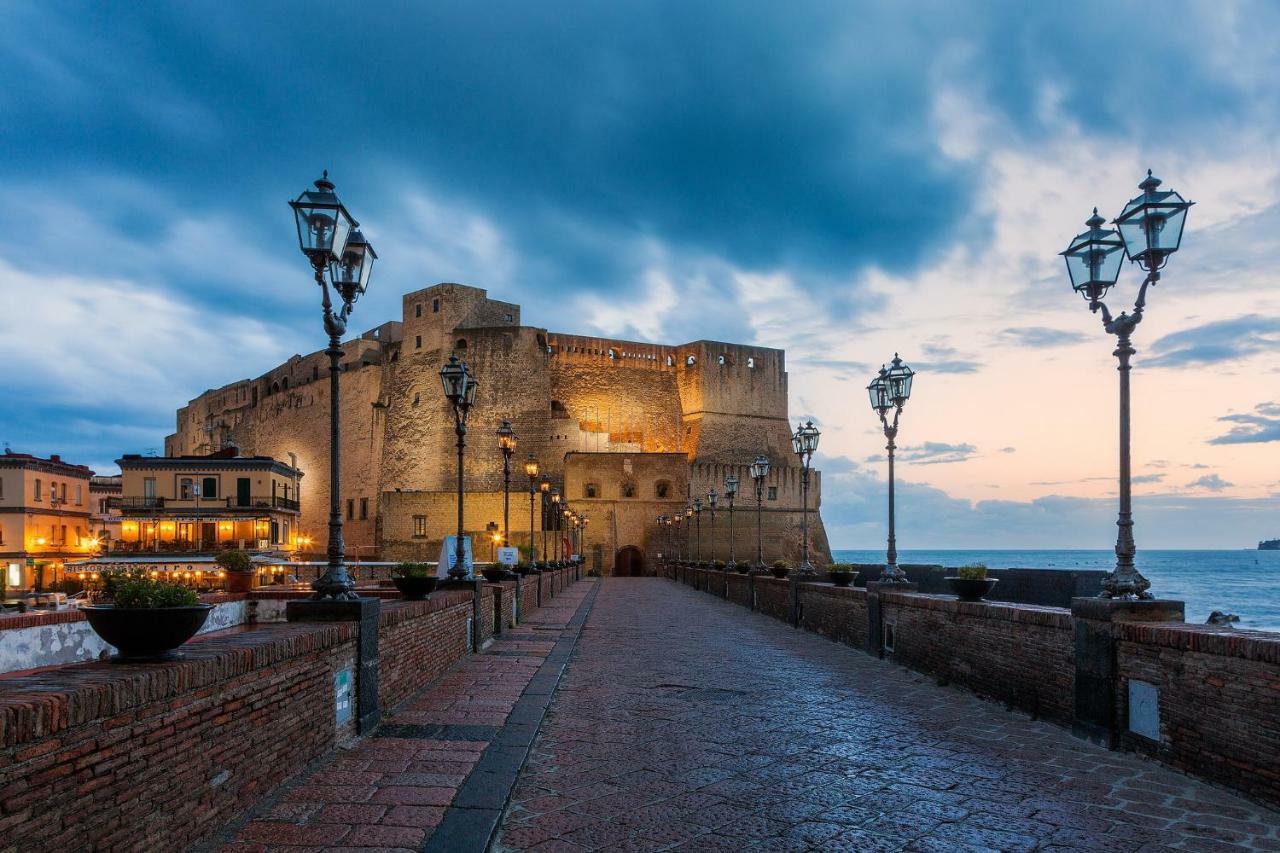 Appartamento A House Napoli Esterno foto